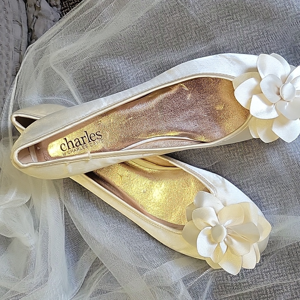 Charles David ivory ballet flats.
